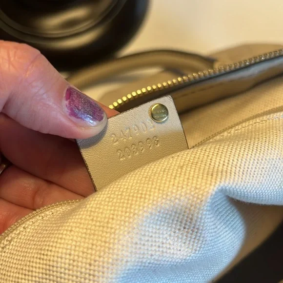 🛑 1 hour sale. Gucci, Cream Ivory Leather Gucci Handbag, w/ COA - Picture 10 of 16